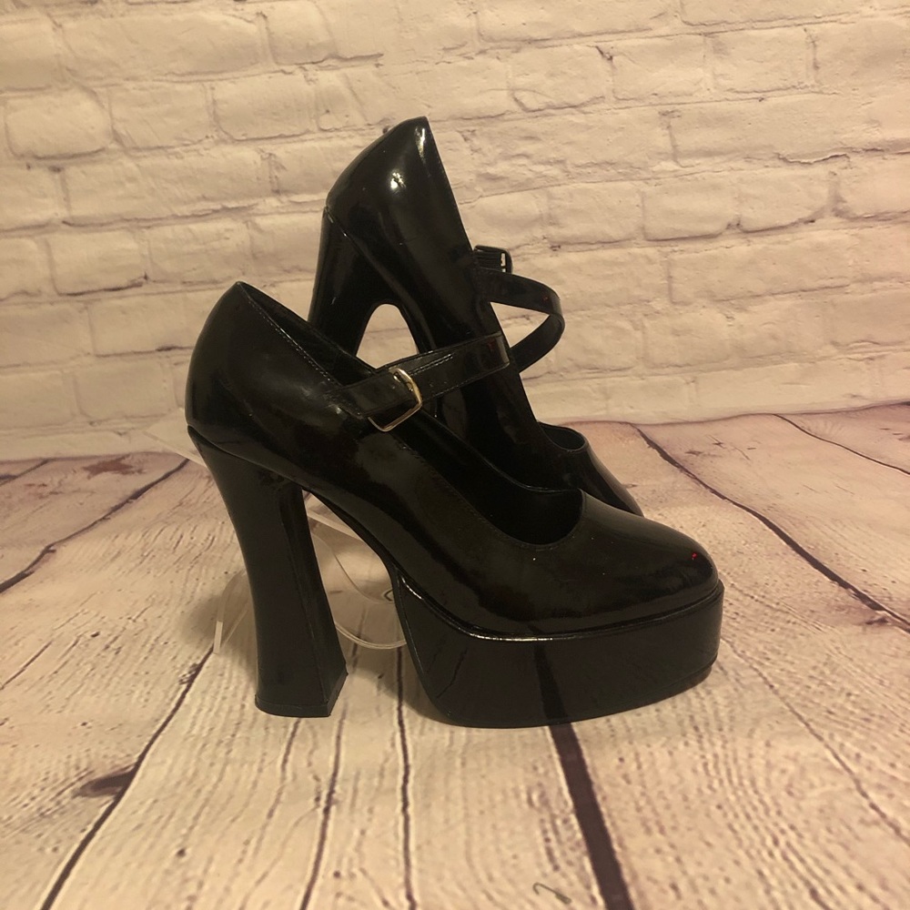 90s patent leather black goth Mary Jane pumps